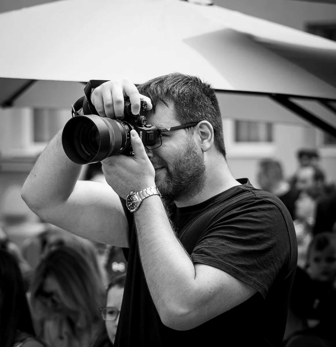 Ilko shooting a wedding with a camera, black and white